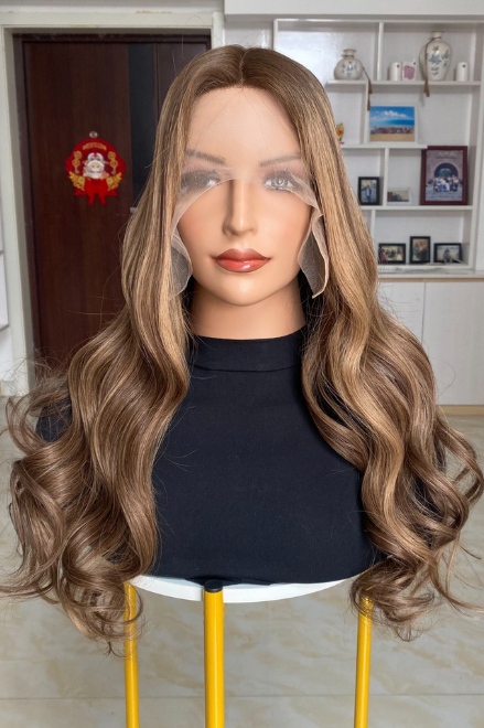 Lace Top Wig – Wavy – Couleur : #5BB (Brun chaud doré) – Longueur : 18 pouces